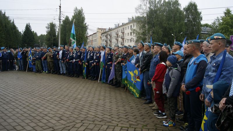 Сыктывкарские десантники отметили 90-летие образования Воздушно-десантных войск